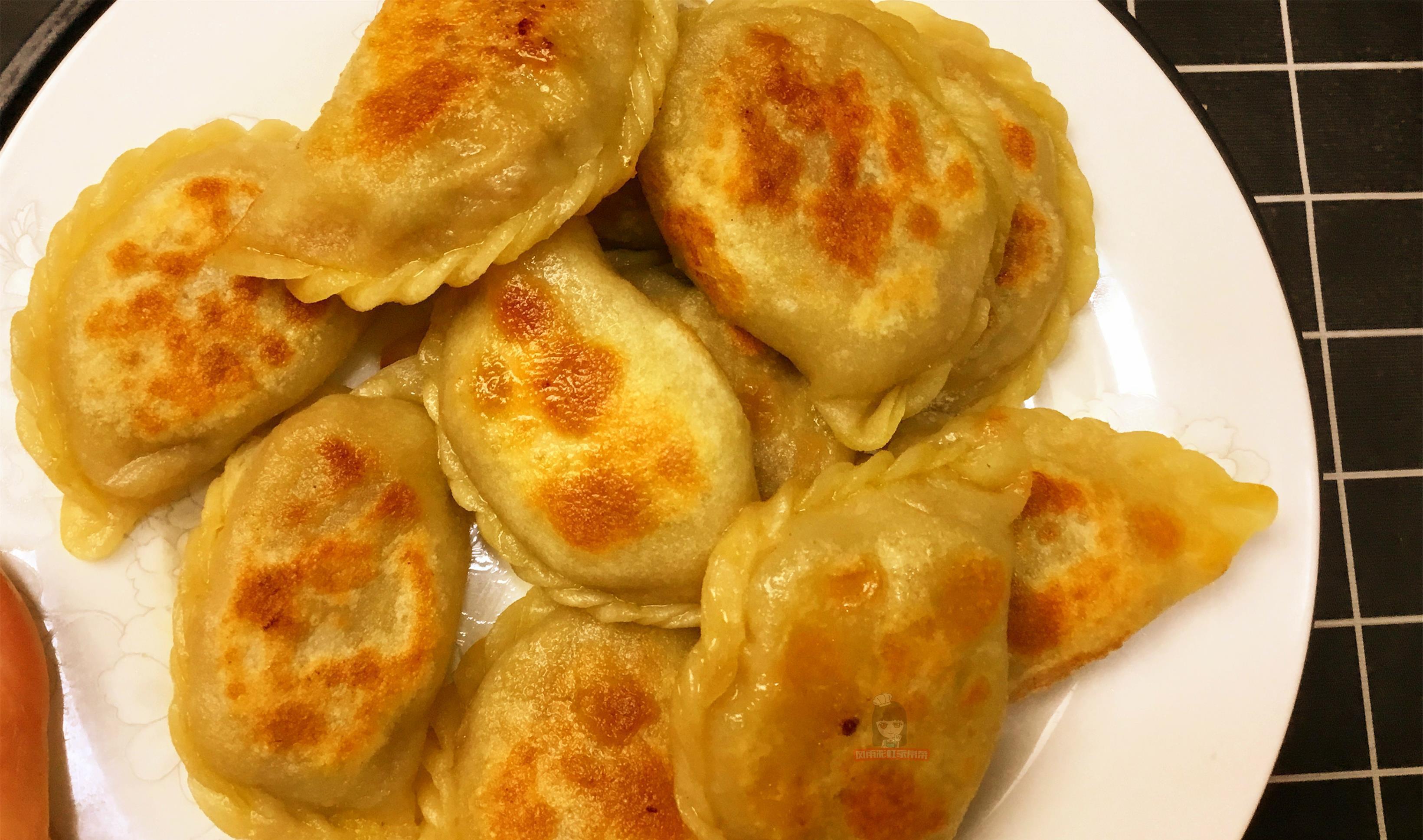 微黄翻面|白菜小盒子的家常做法,一包一捏,外酥里软,咬一口满嘴香