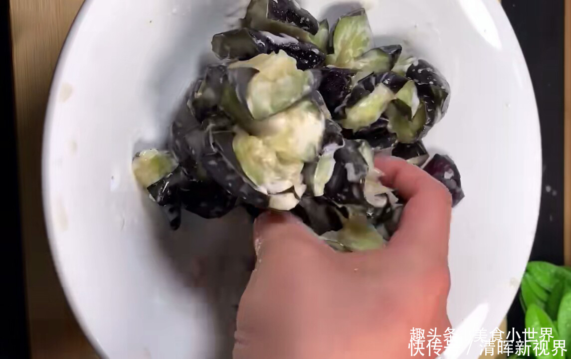  鲜香|不油炸的红烧茄子，一样的鲜香下饭，简单又营养，连吃3天都不够