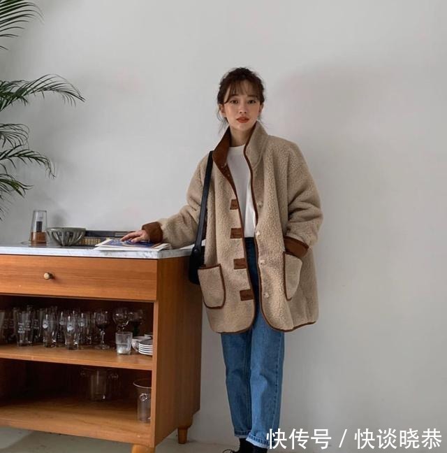羊羔|别再说“羊羔毛”臃肿显胖了!这样穿!显瘦又高级!