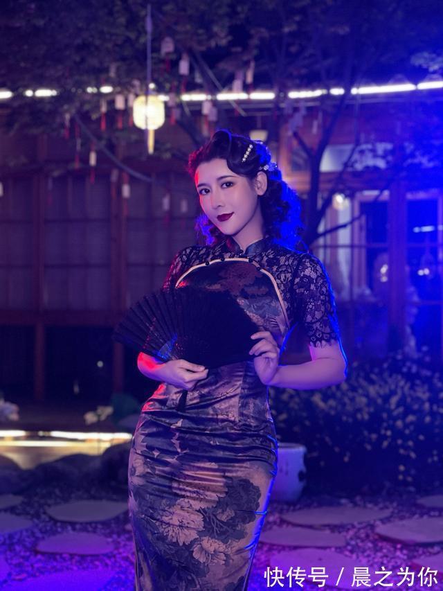 健身|“瑜伽健身达人”刘太阳，完美腰线让人羡慕，你羡慕她的身材吗