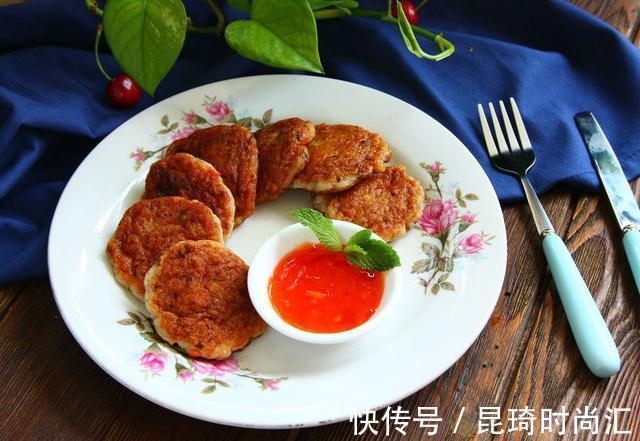 丸子|教你做“香煎龙利鱼饼”:口感酥脆,浓香的味道,大人孩子都爱吃