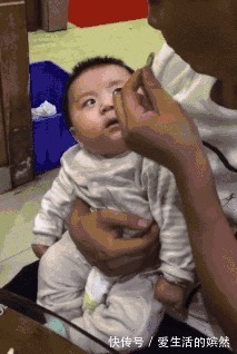 |搞笑GIF:我不想跳舞,非要天天拉着我来,真没意思