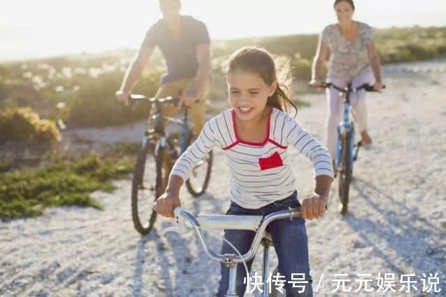 电梯|20岁女生的行为被监控录下,全家人羞愧,网友真是“巨婴”