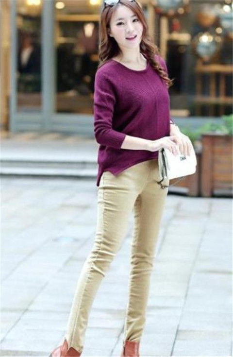 街拍:小姐姐装扮摩登而时尚,秀出绝美好身材,完美凸显时尚气息