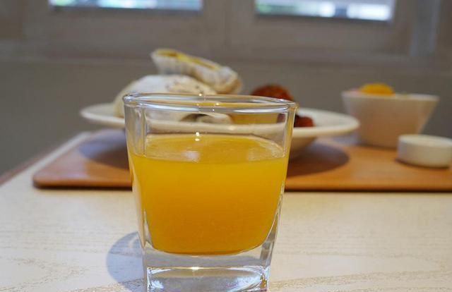 胎儿|孕期喝水有讲究,想让羊水清澈胎儿发育更好,要避开这些饮水误区