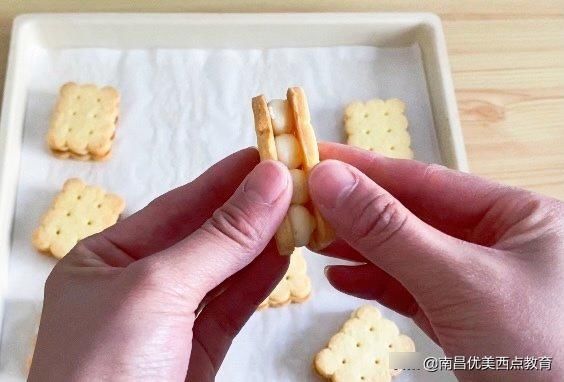 奶粉|一款超好吃的夹心饼干，清新柠檬乳酪酱加奶香十足曲奇饼干