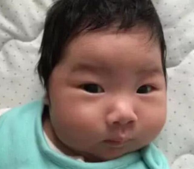 女儿|妈妈晒女儿的婴儿照和5岁近照,网友难以淡定:这真是同一个娃吗