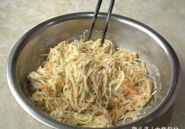 蛋液|土豆和鸡蛋的做法太香了,不炒也不炖,少油健康又营养,孩子爱吃
