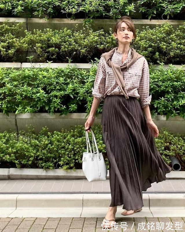 长裙|时髦又高级，被41岁日本主妇优雅气质惊艳到了，超美穿搭值得借鉴
