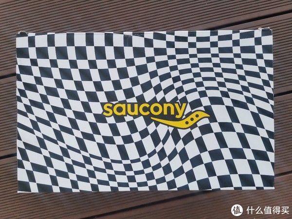 三兄弟|享受“风驰电掣”的感觉——Saucony Endorphin Pro 啡鹏2 碳板跑鞋测评
