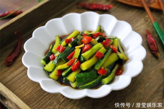 凉拌黄瓜，先放盐就错了，老妈用了40年的方法，清脆爽口嘎嘣脆