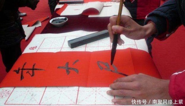 下联#火葬场出上联:“早来晚来早晚得来”,下联一出,众人哑口无言