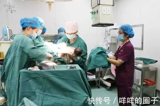 足球队|孕妇肚子这么大?一胎生了一个足球队!十多个医生一块接生!
