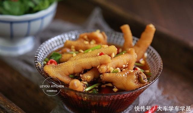 鸡爪的3种吃法,啃起来没够,学会后在家做,比买的省钱