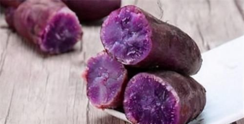 每天晚上坚持吃3种食物,补充水分、滋润肌肤,好吃又不贵!