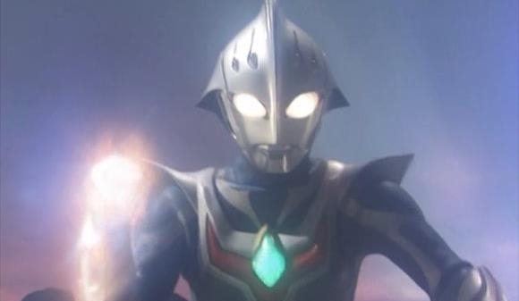 现实的奈克瑟斯奥特曼,在光的背后,人性的阴暗更能让我们害怕