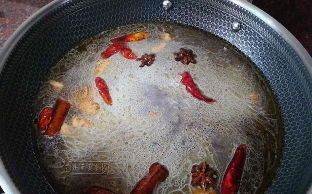 卤料|遇到这肉别手软,18块1斤,整个买回家,比牛羊肉强,卤着吃最香