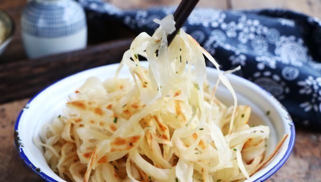 发面|不用揉面不发面,烙饼又香又软,嚼劲十足