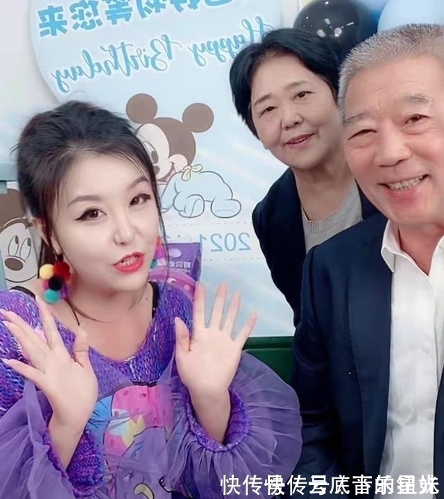 高龄产妇|67岁生宝宝:天赐2周岁生日直播,爸爸全程出镜带货,妈妈好年轻