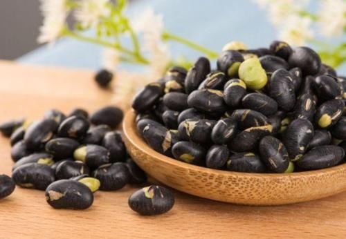草酸|黑豆易引发骨质疏松？医生提醒：2绿1白“偷钙”食物，尽量少吃