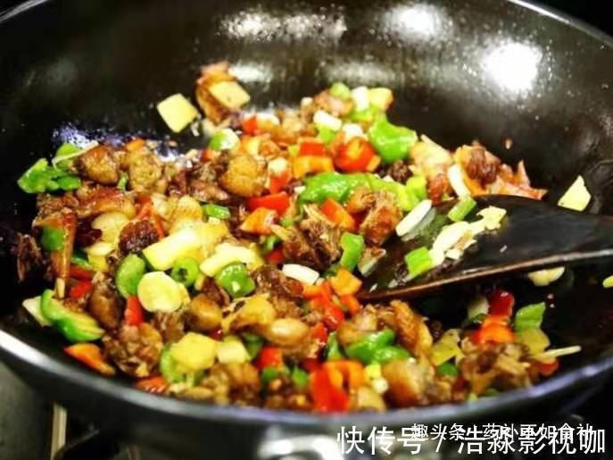 生炒鸡|天冷了多给孩子吃的菜，开胃促食欲，强身健体，小孩常吃体质好