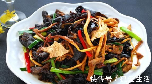 营养物质|泡木耳时,不要直接加水泡,多加点它,泡得又快又干净