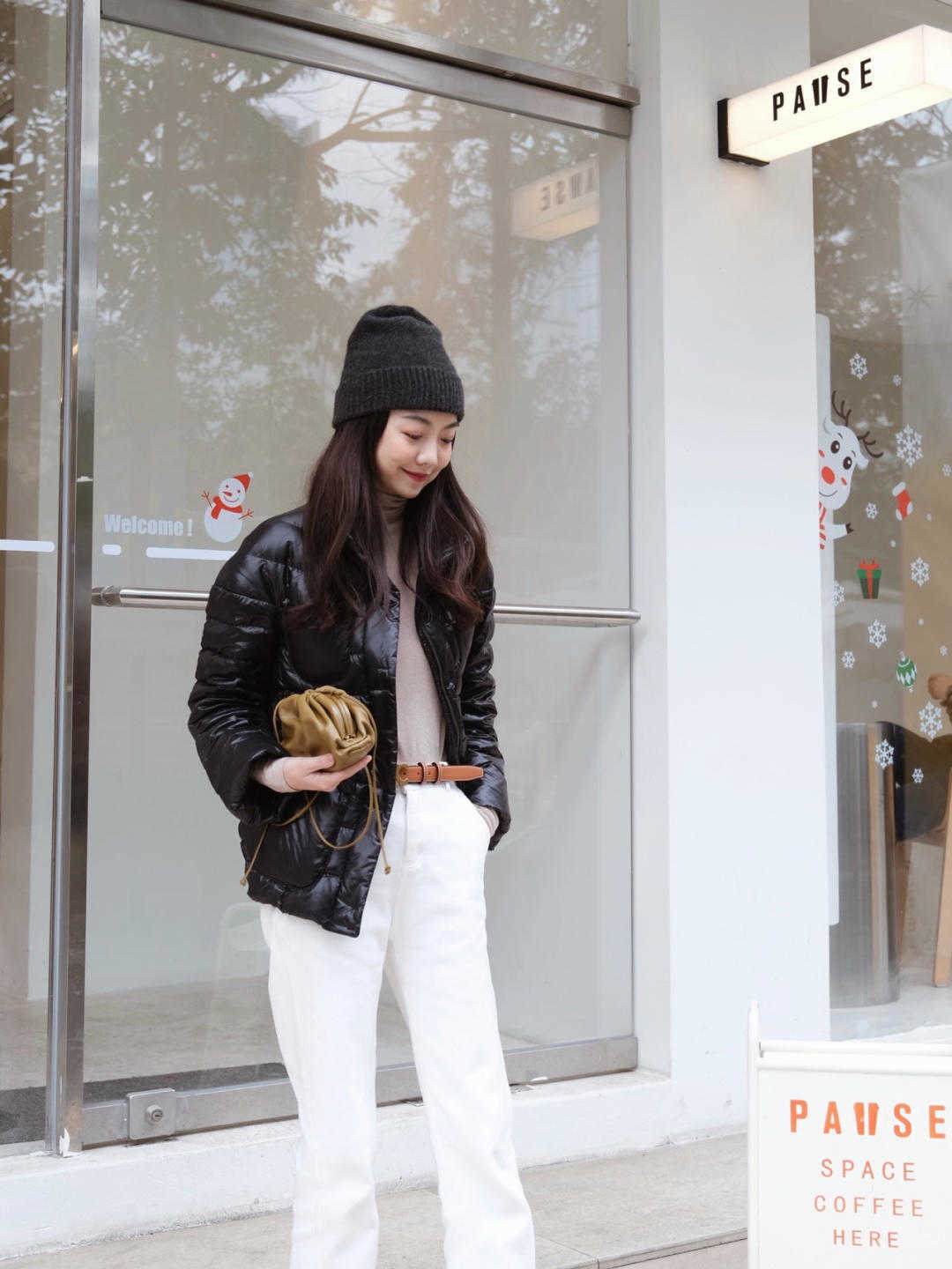 羽绒服|又被“黑色羽绒服”惊艳到,款式简单却很显气质,你有了吗?