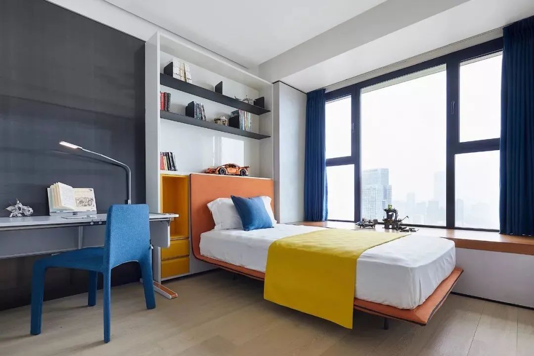 书桌|380㎡现代，返璞归真、朴素从容，这样的设计令人很轻松