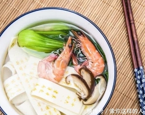 面条里面印上字,看到内容,网友:老板,再来碗姑苏蓝氏四千家训