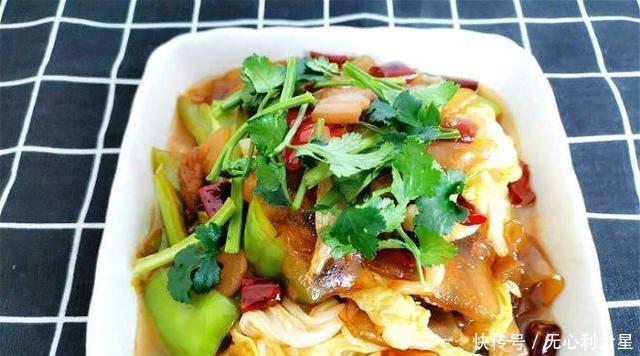 食物治愈|炒大白菜时,不要直接炒,如果你多加这一步,卷心菜更香就更美味