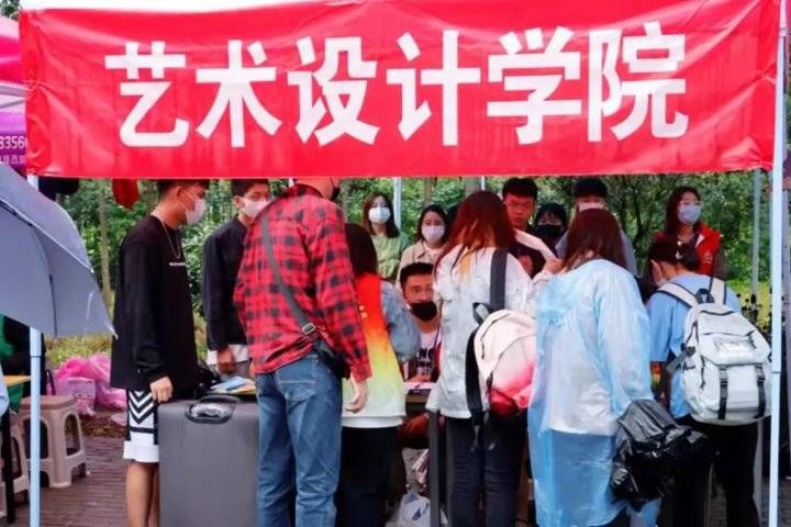 齐鲁工业大学|齐鲁工业大学1900余名省外新生如约而至，7日省内新生报到