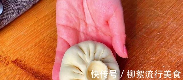 包子不会封口5年包子铺老板教你包子捏法,慢动作详细教会你!