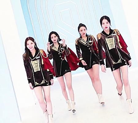 有种“与众不同”叫虞书欣,别人出场都三五成群,她却独自一人