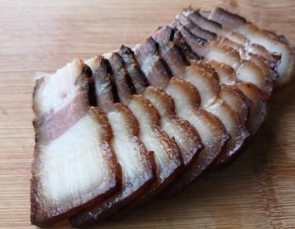 蒸腊肉,直接上锅是大错!教你正确做法,腊肉软嫩入味,香味足