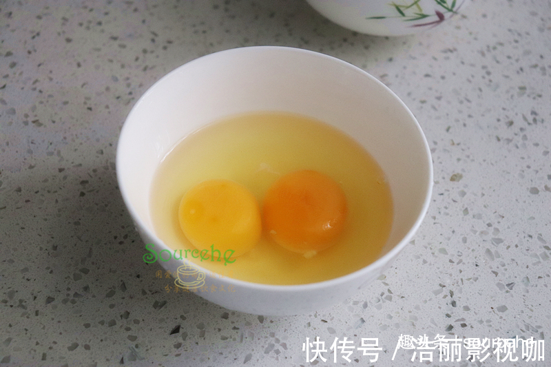 蜂窝|蒸鸡蛋时多加一步,鸡蛋羹平滑如镜,鲜香无蜂窝,出奇美味