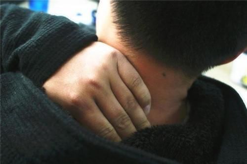 人老后身上有味，是卫生没做好？专家揪出老人味“祸根”，早避开