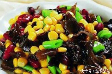 黑木耳加一物炒,每天吃几口,体内垃圾没了,皱纹不见了,不显老