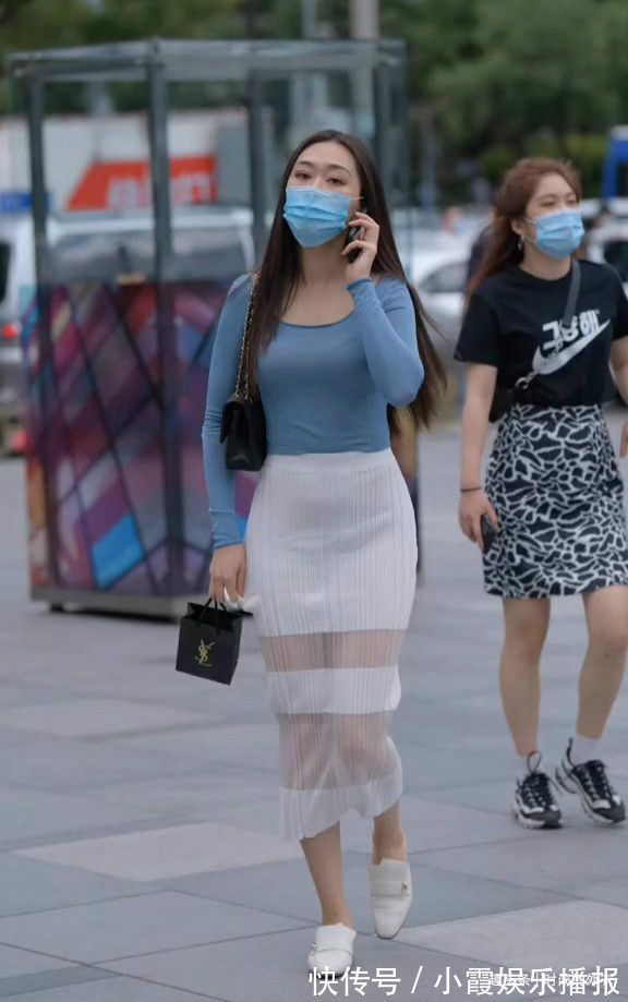 半身长裙 气质女生真会穿,半身长裙搭配长袖衫,简约优雅又显身材