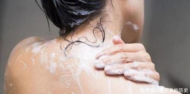 洗澡到底用沐浴露还是香皂好不少人都用错了,难怪皮肤那么差!