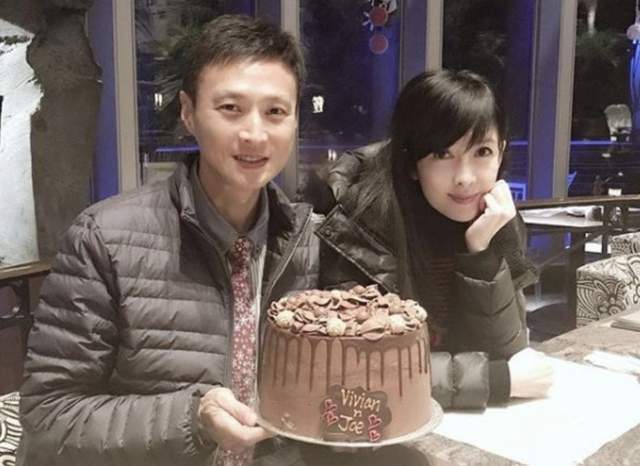 才女@“高端玩家”倪震，相貌平平却享尽艳福，他的“坏”不简单