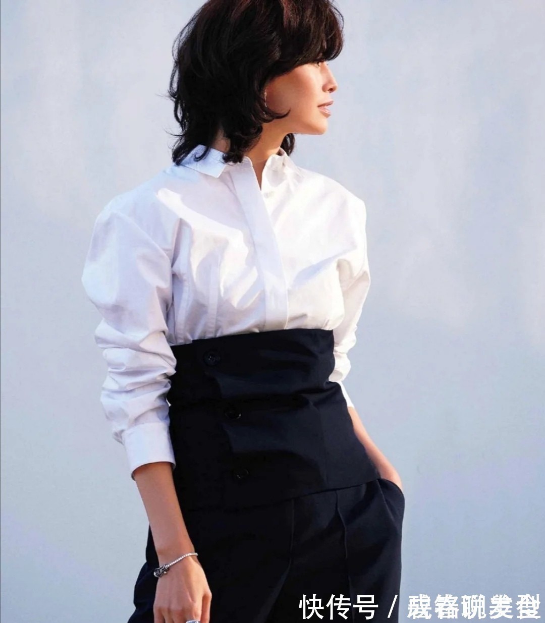 裤型 五十岁女人搭配秋装,要记牢“3穿3不穿”,优雅得体又与众不同