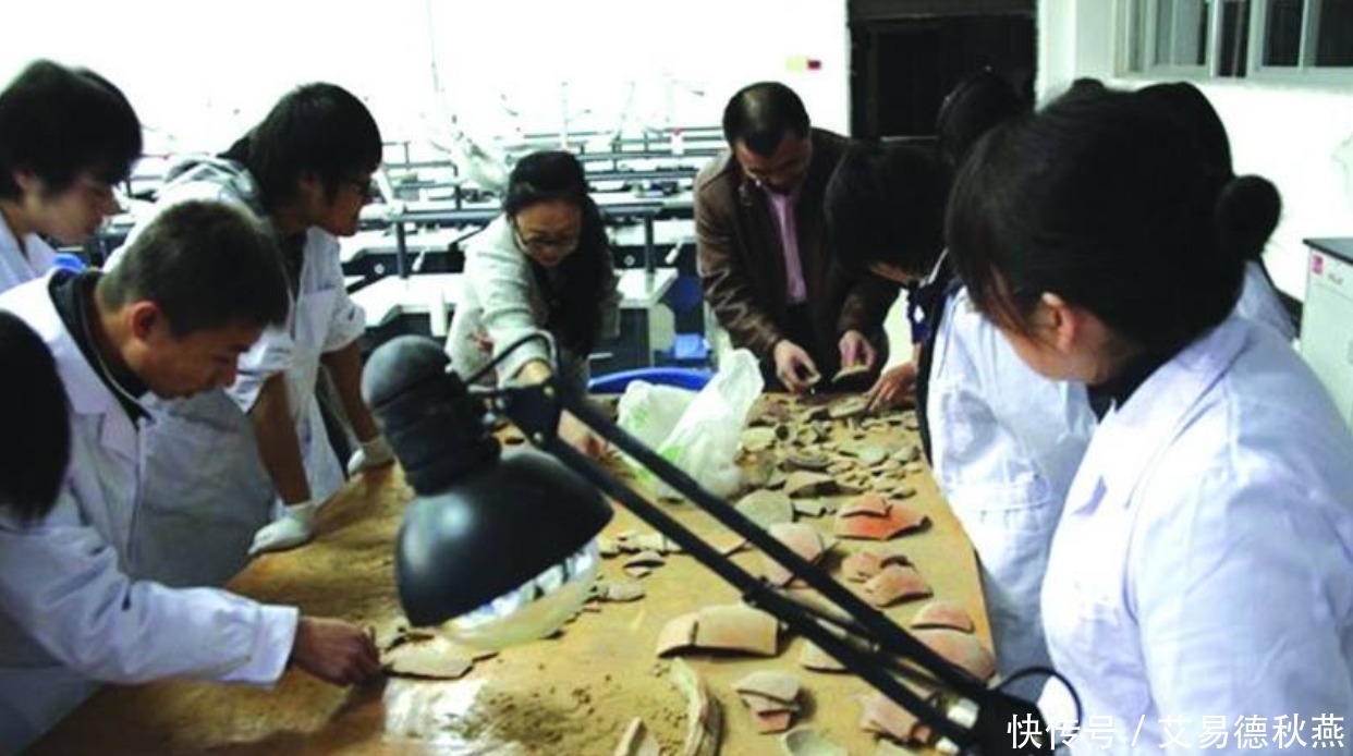 小伙在山上发现一铜片,婉拒10万收购,主动上交国家成一级国宝