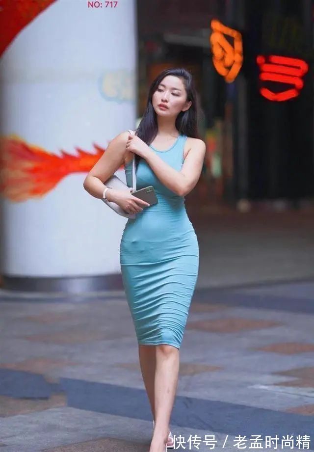 搭配|连衣裙的穿搭也可以先锋有个性,要讲究色彩搭配,时髦又个性