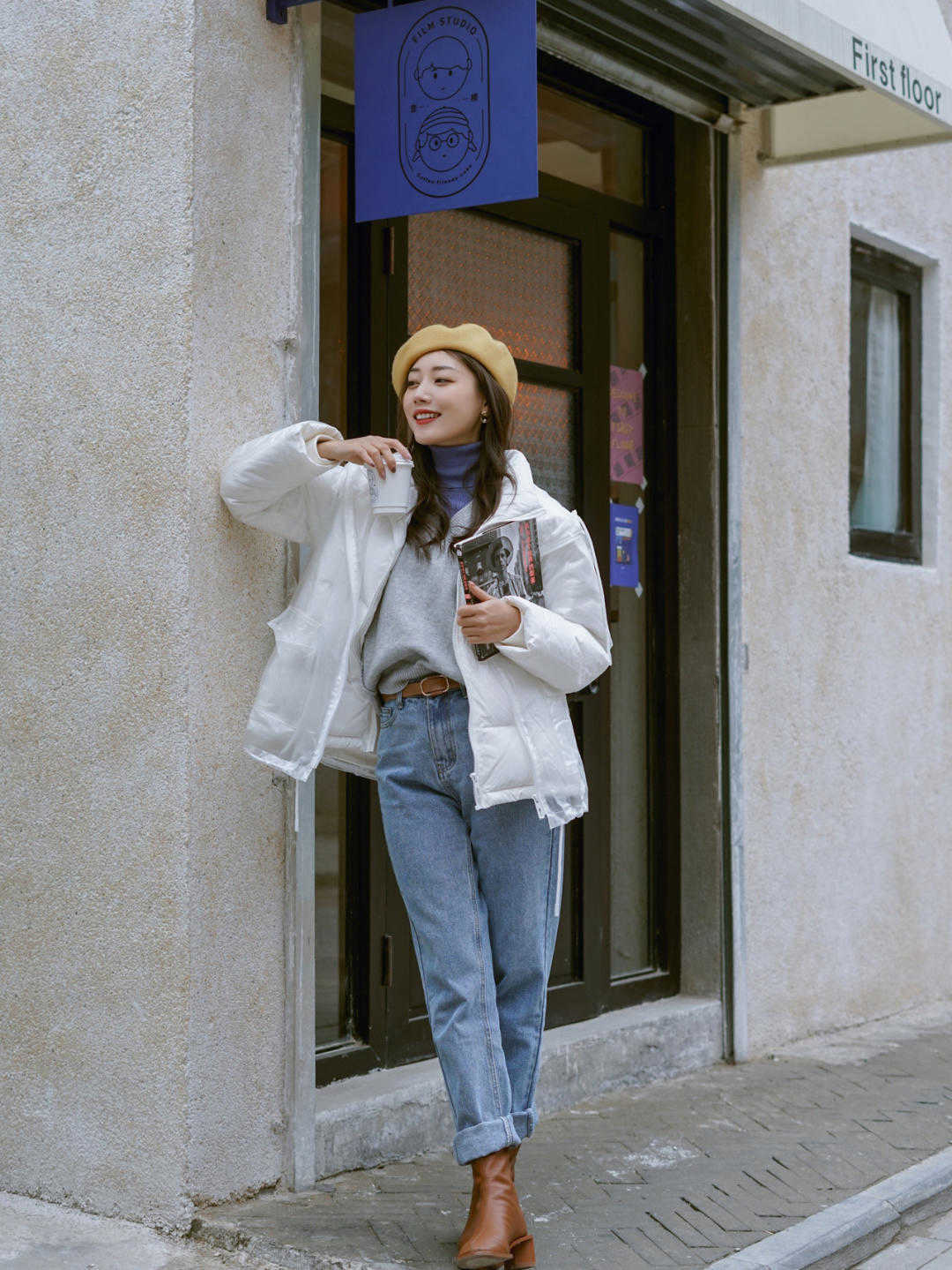 v领|羽绒服下面尽量少穿小脚裤,今年流行这样穿,温暖又时尚