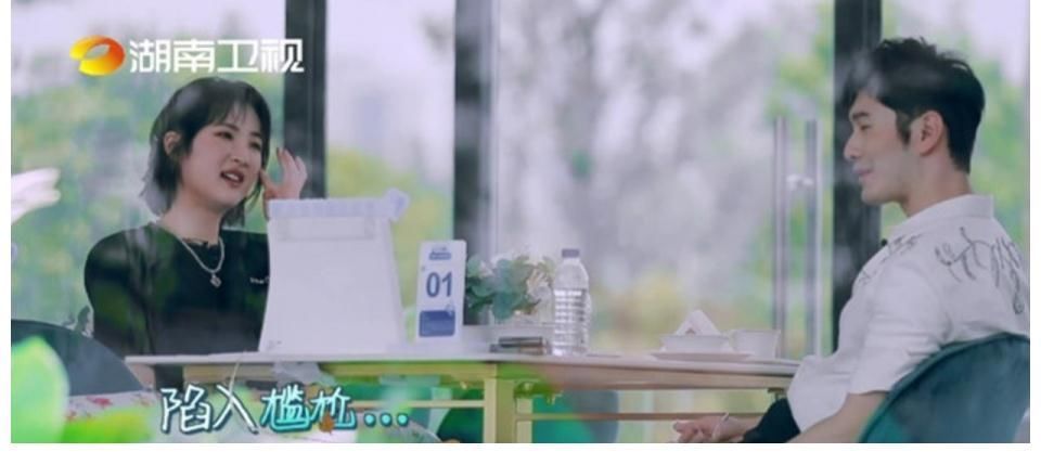 华为二公主姚安娜《中餐厅》首秀与黄晓明尬聊,心情紧张气氛尴尬