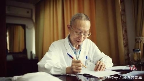 85岁中医研究骨病50年：骨疏松别着急，做好3件事，省去服药