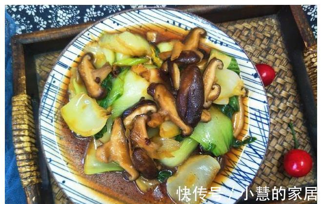 口感|香菇炒油菜,记得加1味,油菜翠绿不发黑,口感更嫩香
