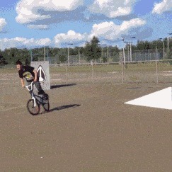 |搞笑GIF:现在这么会勤俭持家的妹子真是不多见了