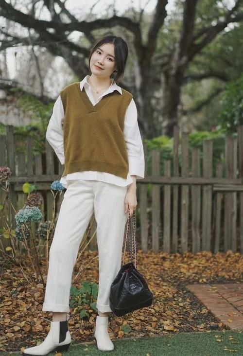 毛衣下面别穿阔腿裤,今年“毛衣+直筒裤”正流行,小个子也适合