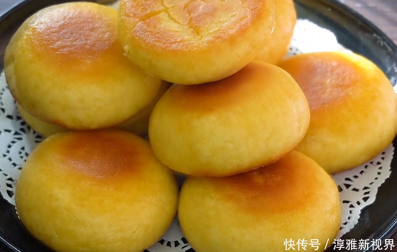 十足|用玉米面做菜饼子,外酥里软,馅料香味十足,我能吃5个,真解馋
